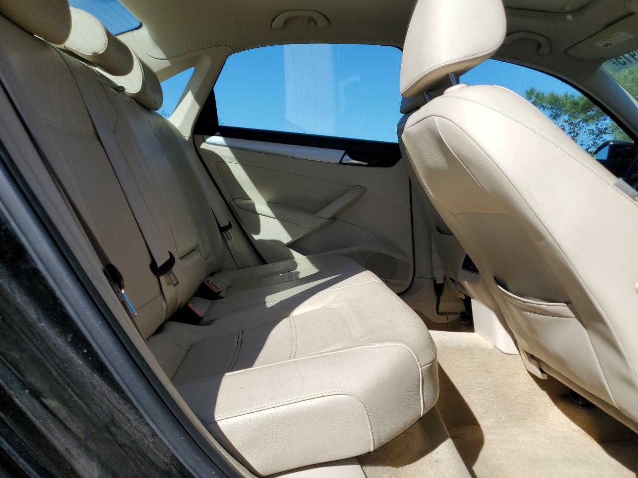 VOLKSWAGEN PASSAT SE