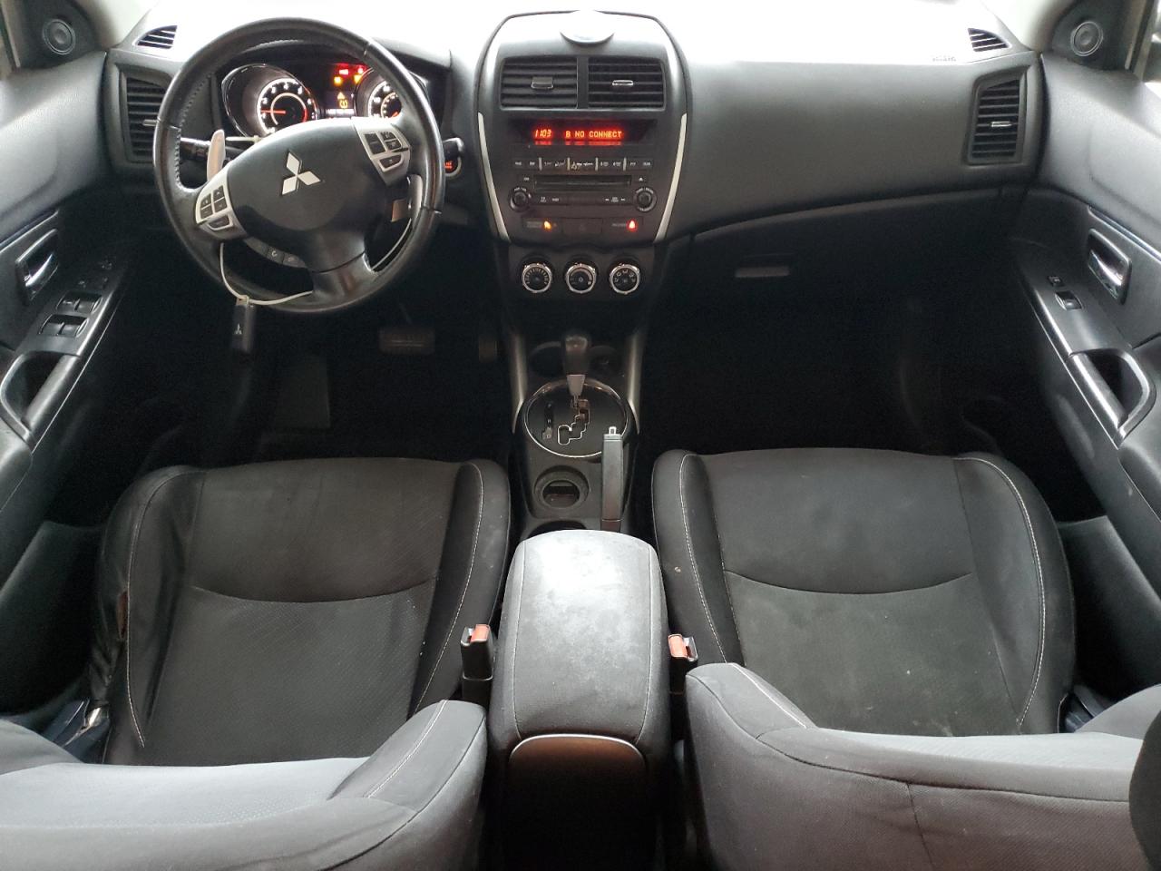 MITSUBISHI OUTLANDER SE