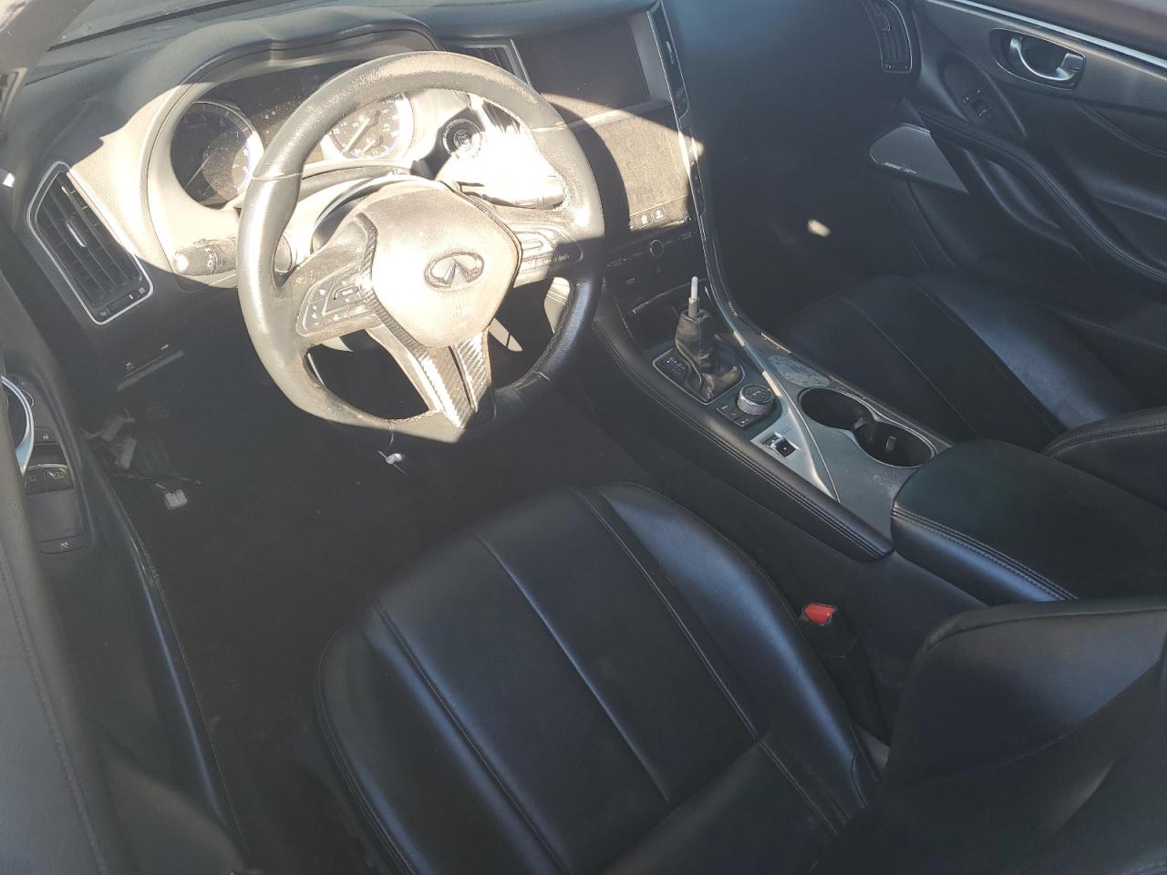 INFINITI Q60 LUXE 300