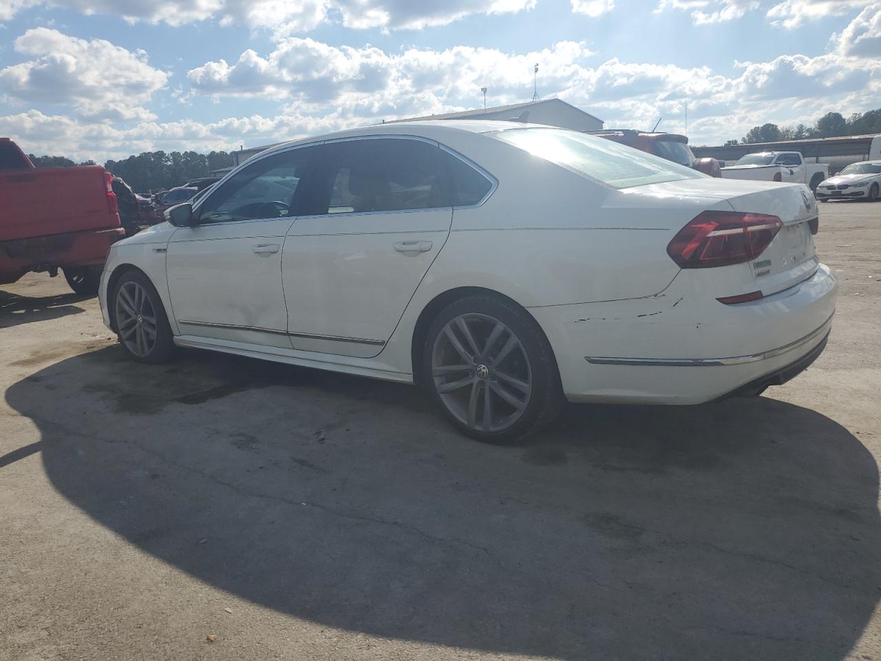 VOLKSWAGEN PASSAT R-LINE