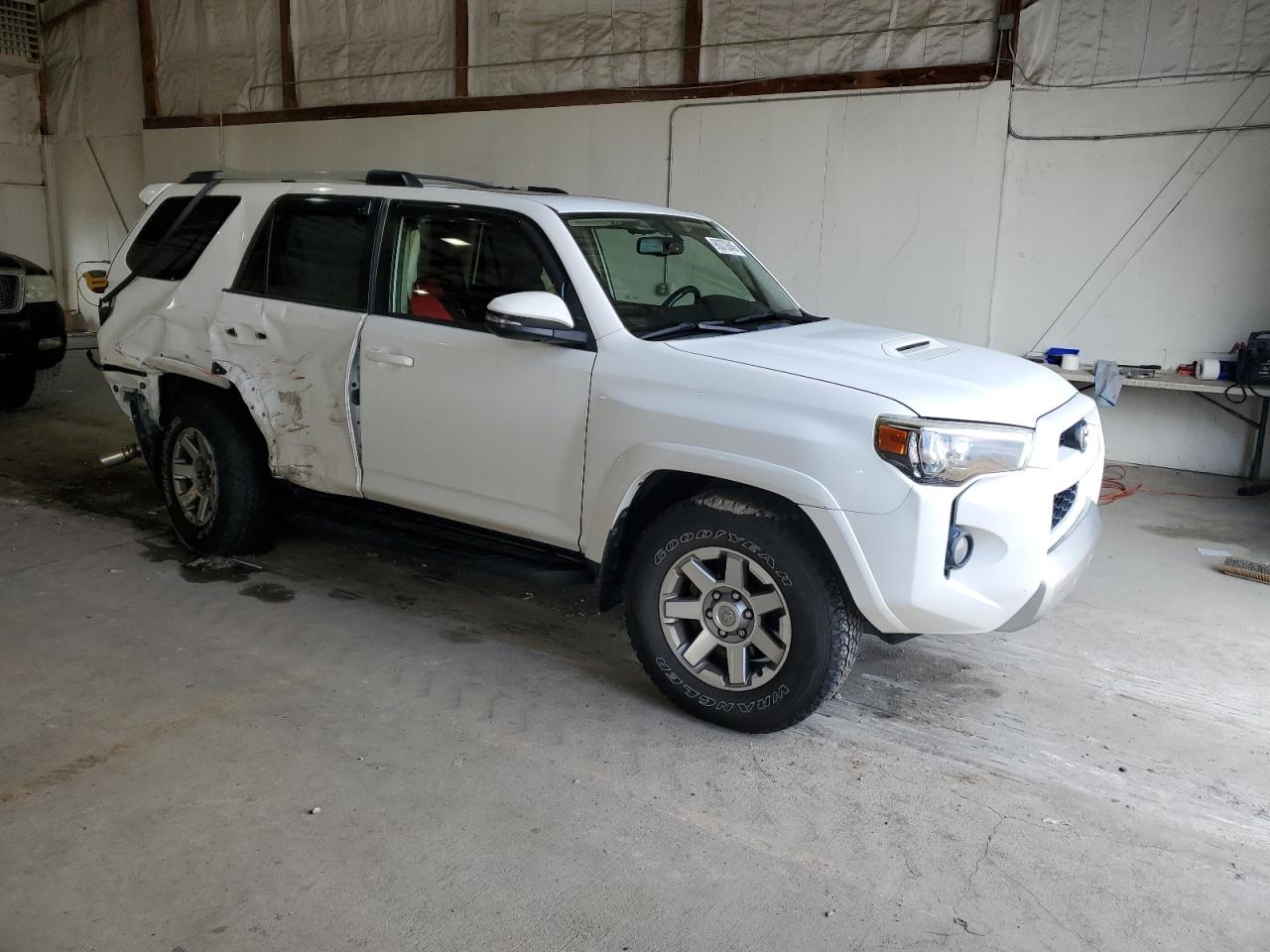 TOYOTA 4RUNNER SR5/SR5 PREMIUM