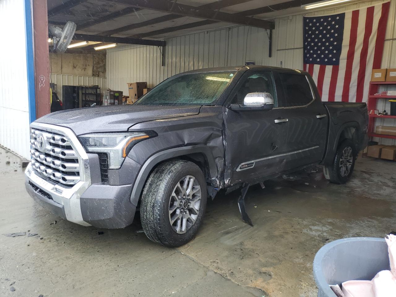 TOYOTA TUNDRA CREWMAX PLATINUM