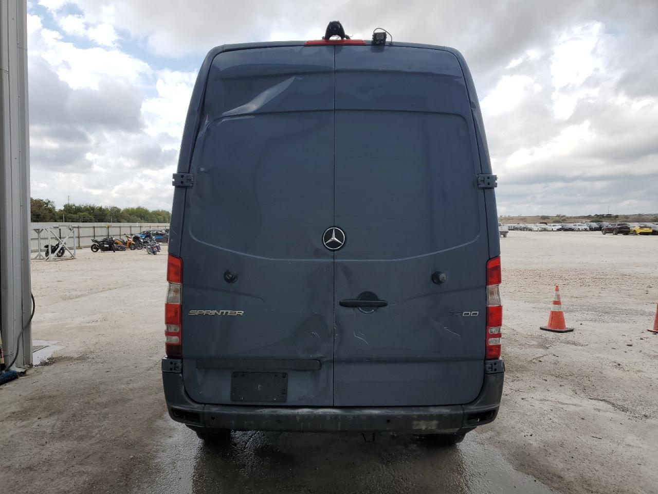 MERCEDES-BENZ SPRINTER 2500