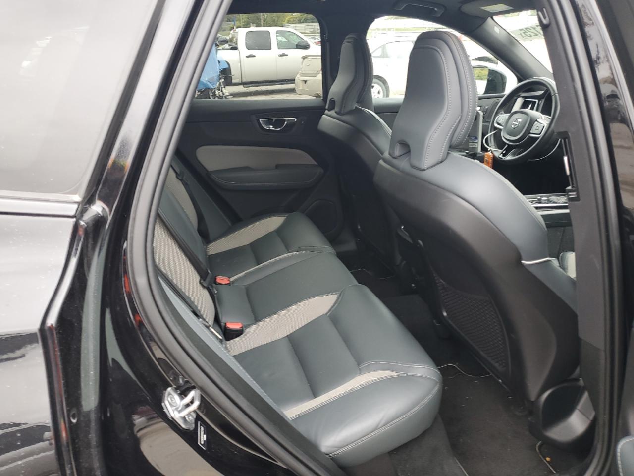 VOLVO XC60 T5 R-DESIGN