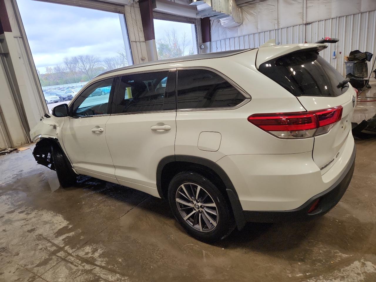 TOYOTA HIGHLANDER SE