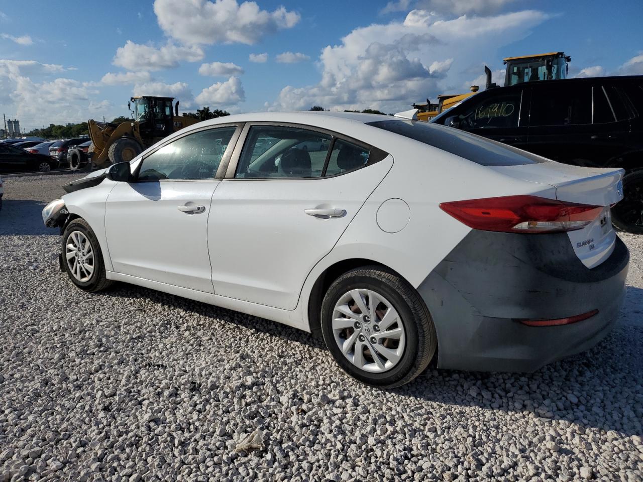HYUNDAI ELANTRA SE