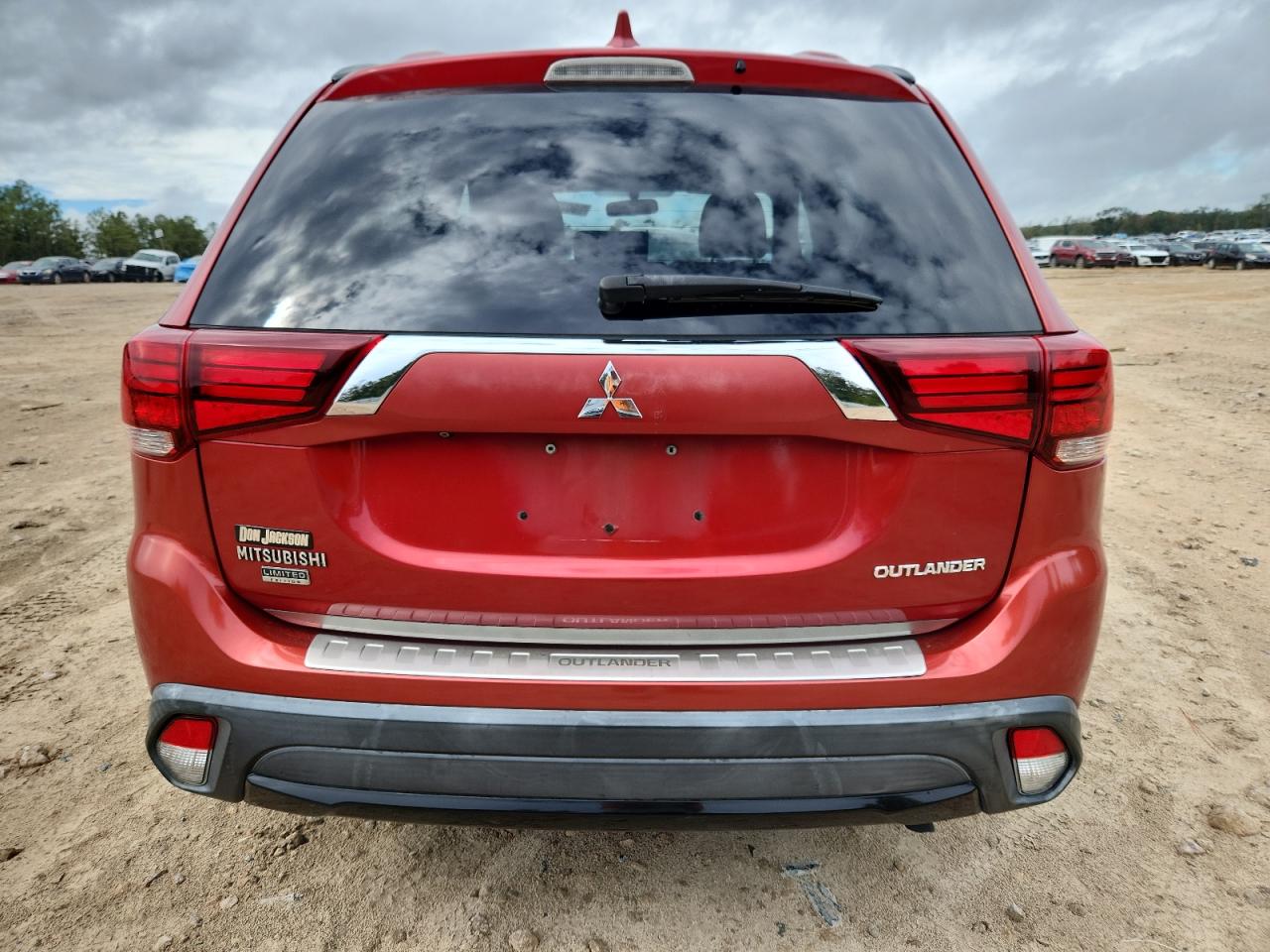 MITSUBISHI OUTLANDER SE