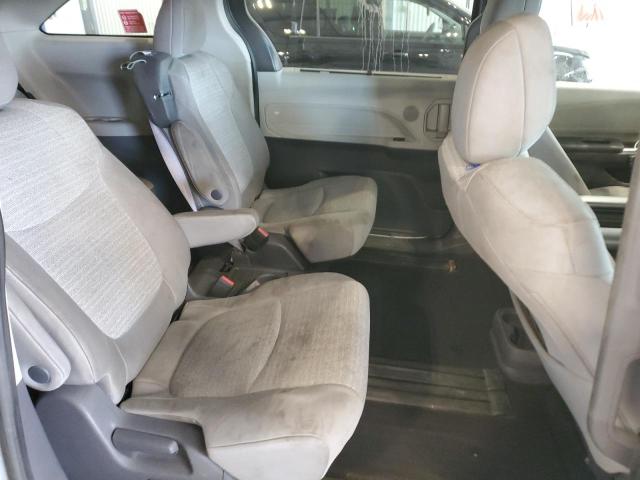 2021 TOYOTA SIENNA LE 5TDKRKEC5MS063482