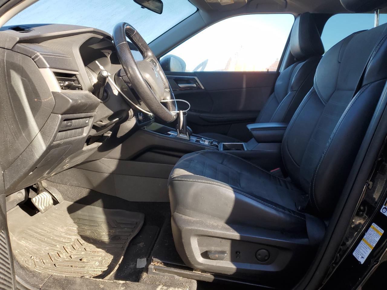 MITSUBISHI OUTLANDER SE