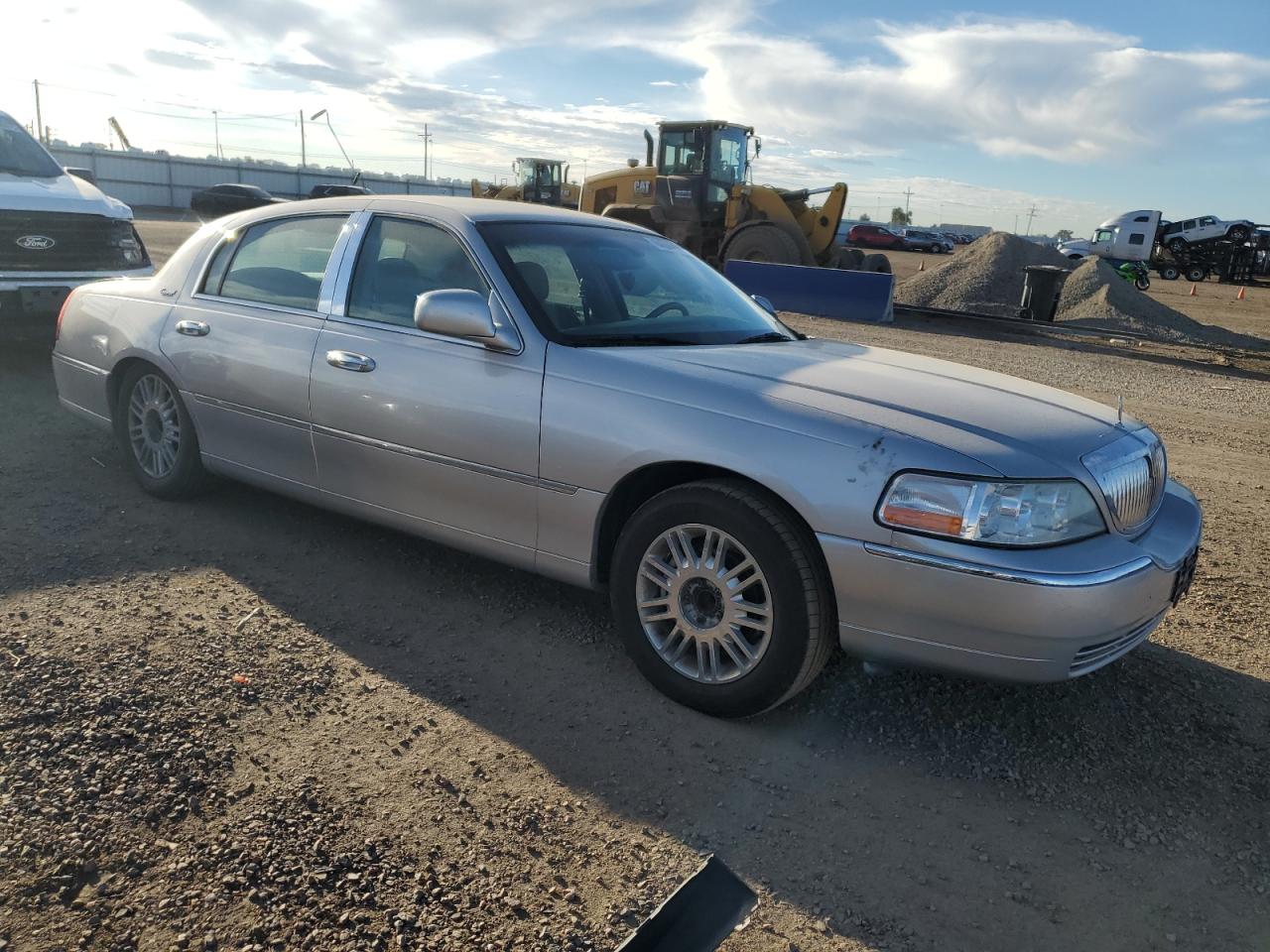 LINCOLN TOWN CAR SIGNATURE LIMITED