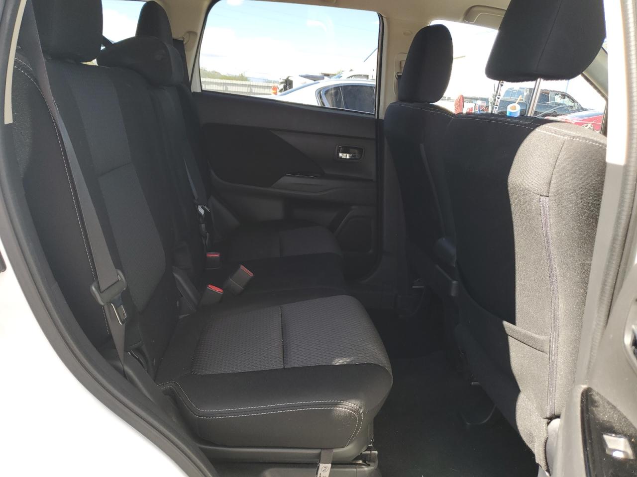 MITSUBISHI OUTLANDER ES