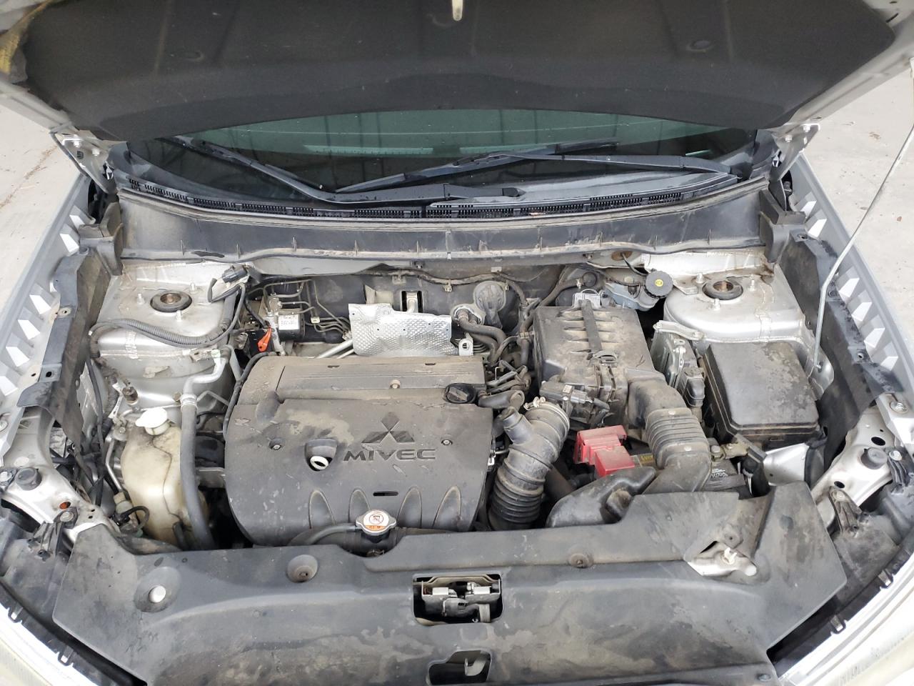 MITSUBISHI OUTLANDER SE