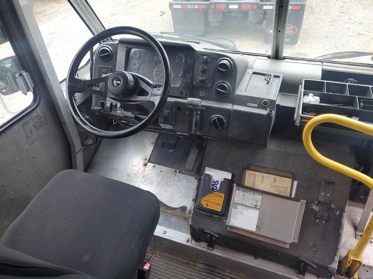 Lot #3290118261 2003 FREIGHTLINER CHASSIS M