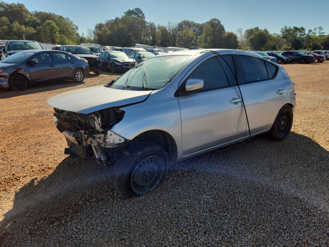 Lot #3268421798 2019 NISSAN VERSA S