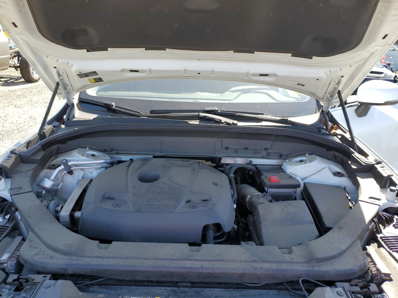 VOLVO XC60 T5 MOMENTUM