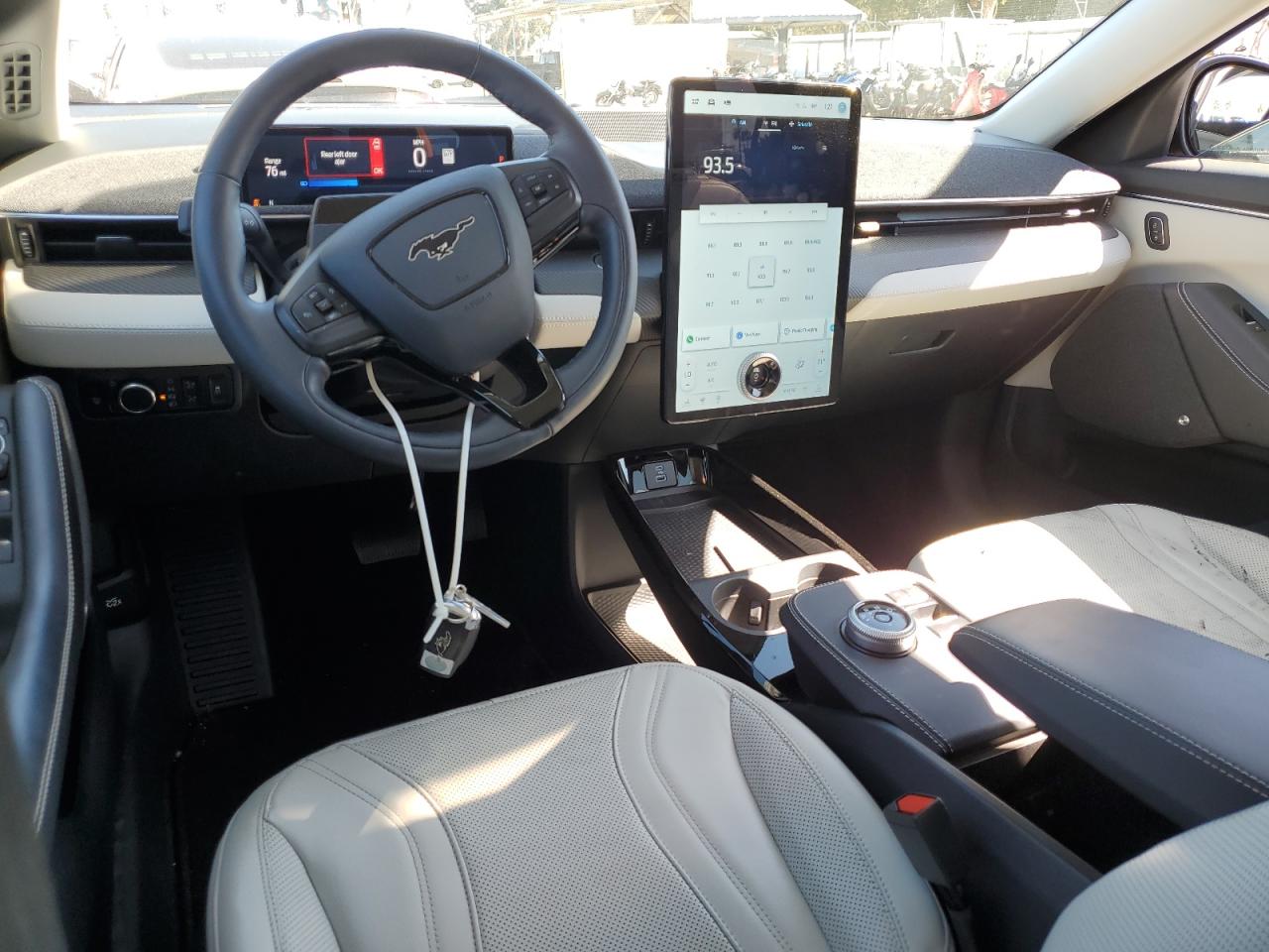 FORD MUSTANG PREMIUM