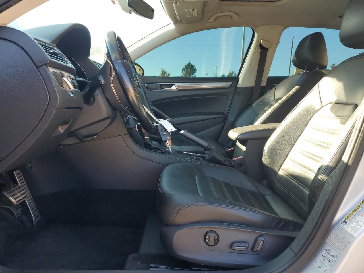 VOLKSWAGEN PASSAT SEL PREMIUM