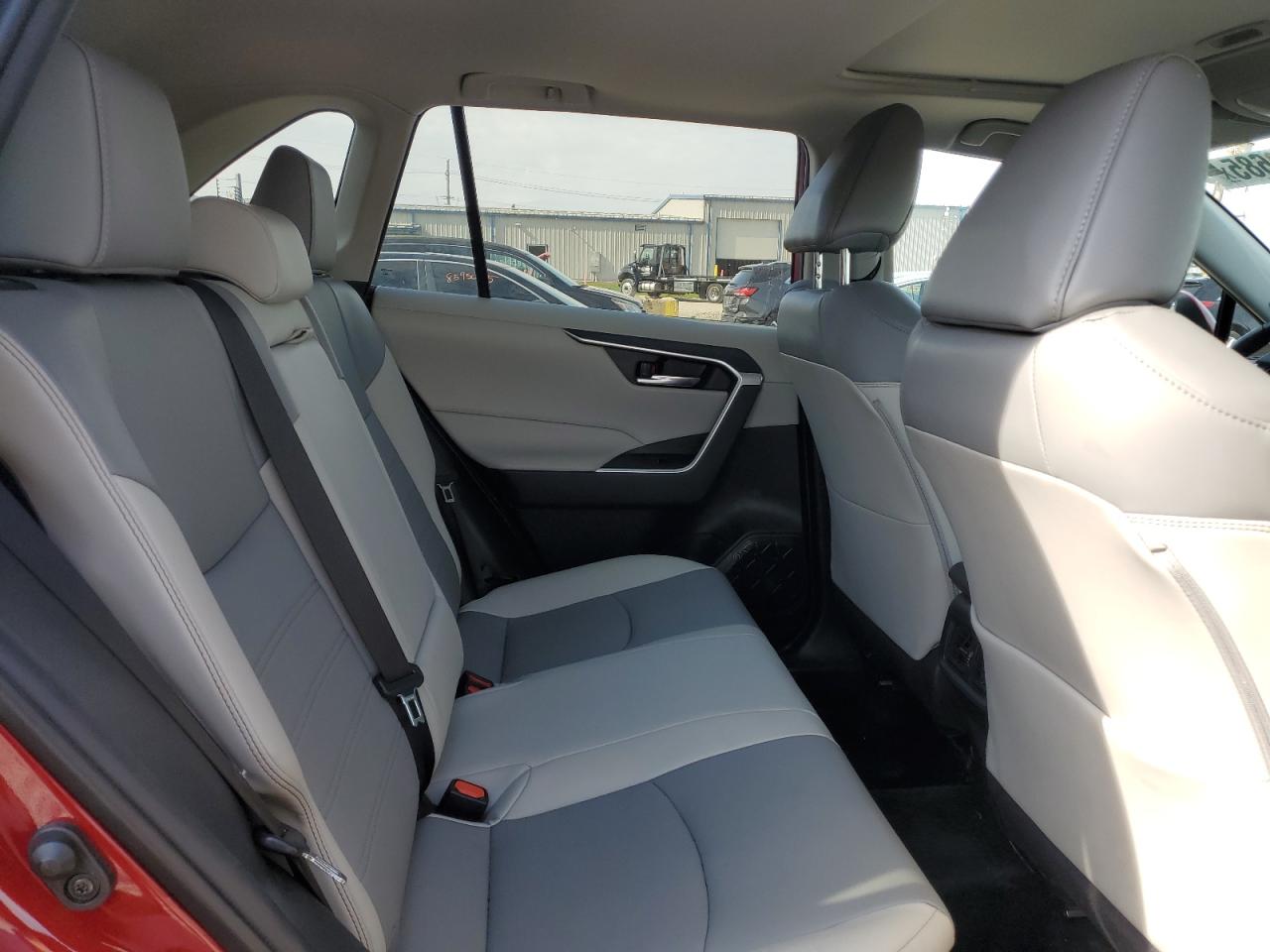 TOYOTA RAV4 XLE PREMIUM