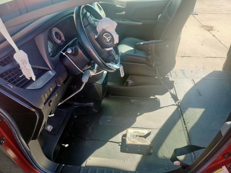 2015 TOYOTA SIENNA SE 5TDXK3DC7FS676854