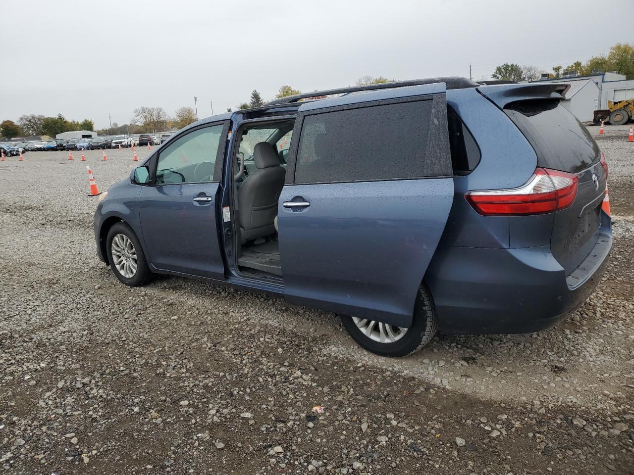 TOYOTA SIENNA XLE