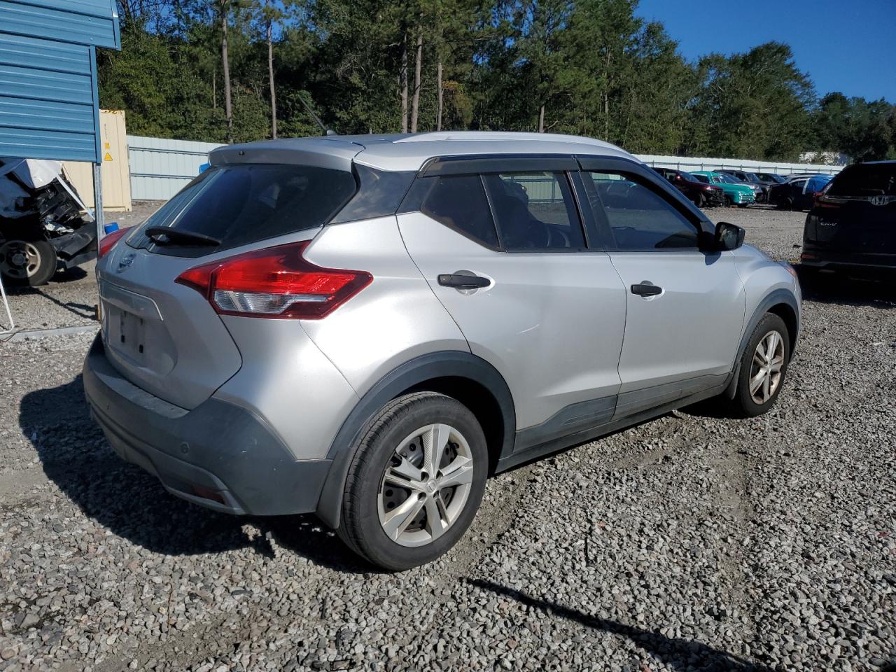 NISSAN KICKS S