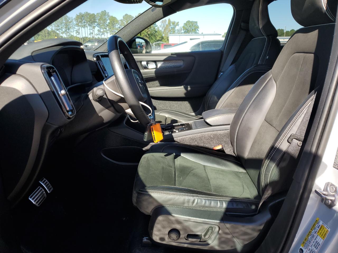 VOLVO XC40 T5 R-DESIGN