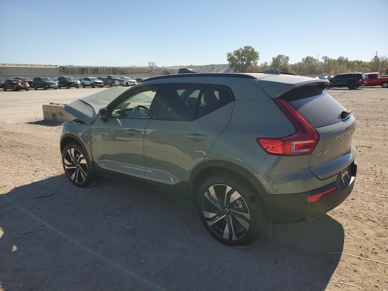 VOLVO XC40 PLUS