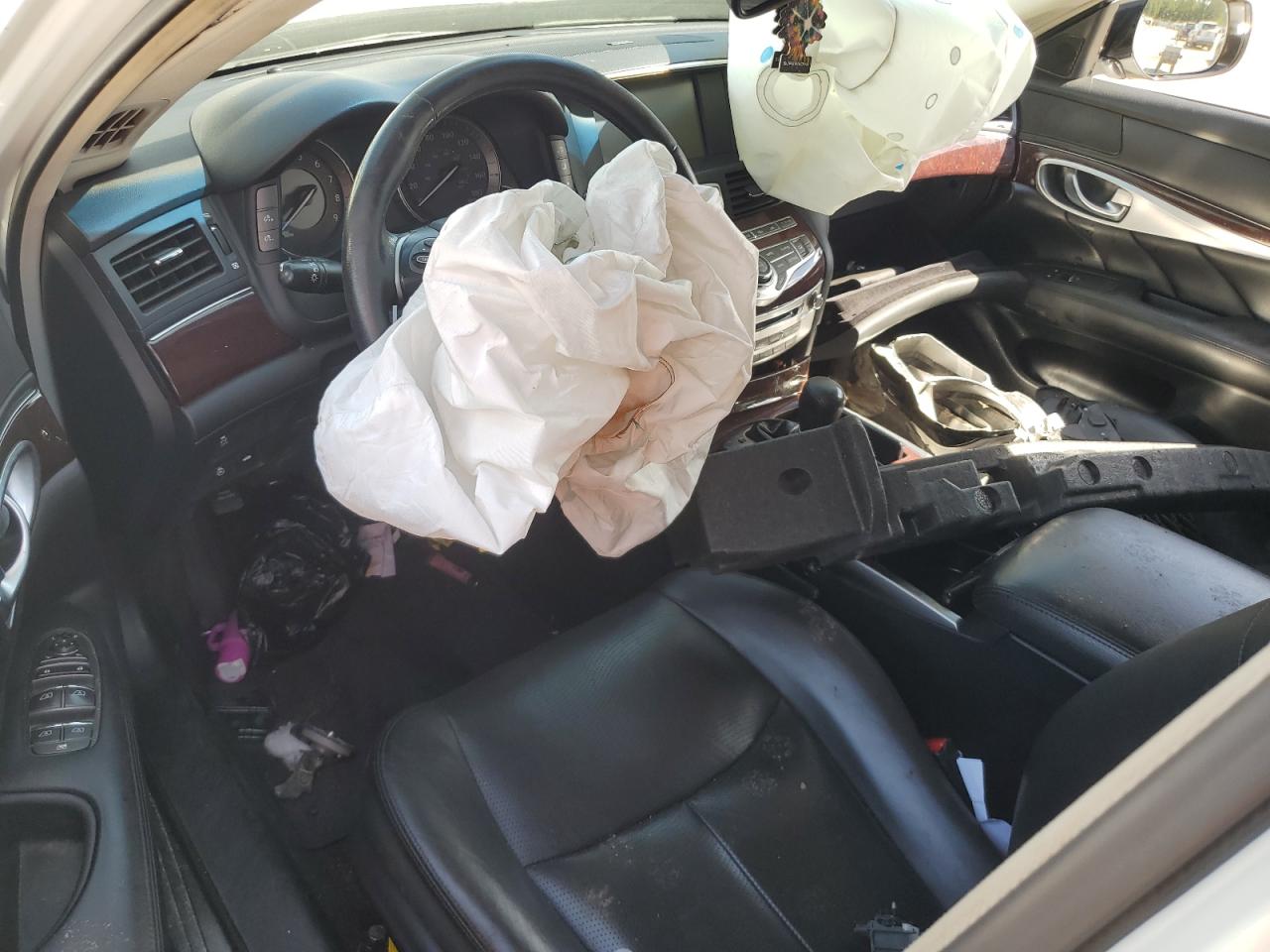 INFINITI Q70 3.7 LUXE