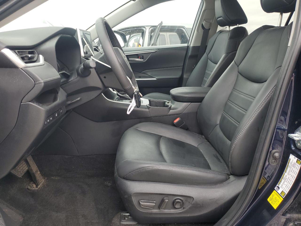 TOYOTA RAV4 XLE PREMIUM