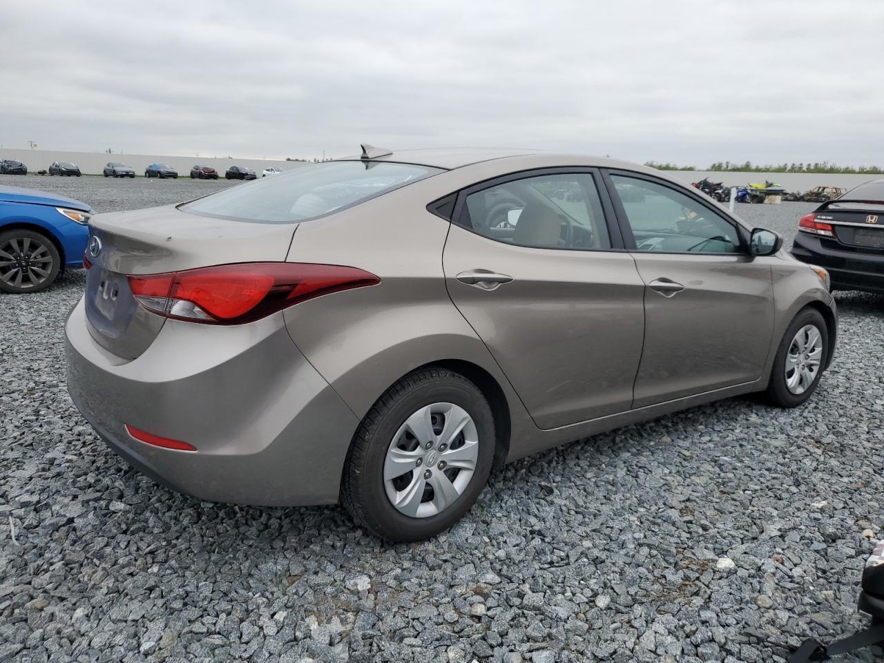 HYUNDAI ELANTRA SE