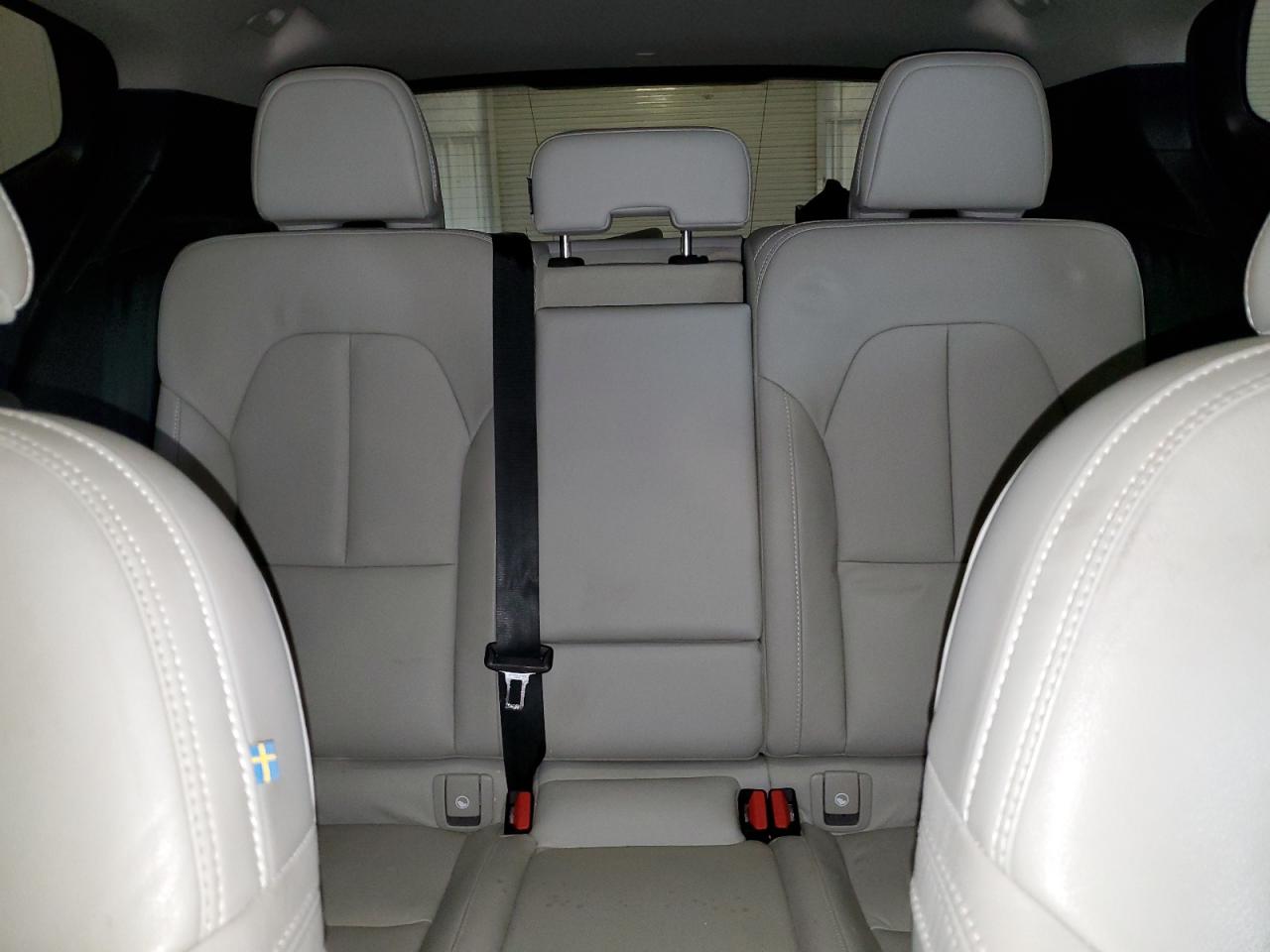 VOLVO XC40 T5 MOMENTUM