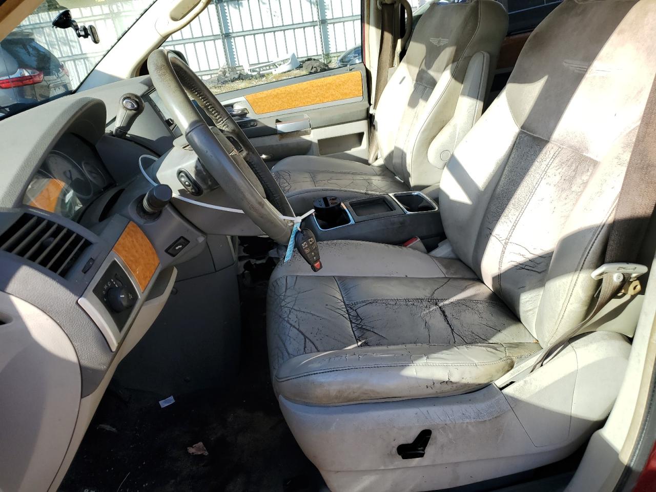 CHRYSLER TOWN & COUNTRY LIMITED