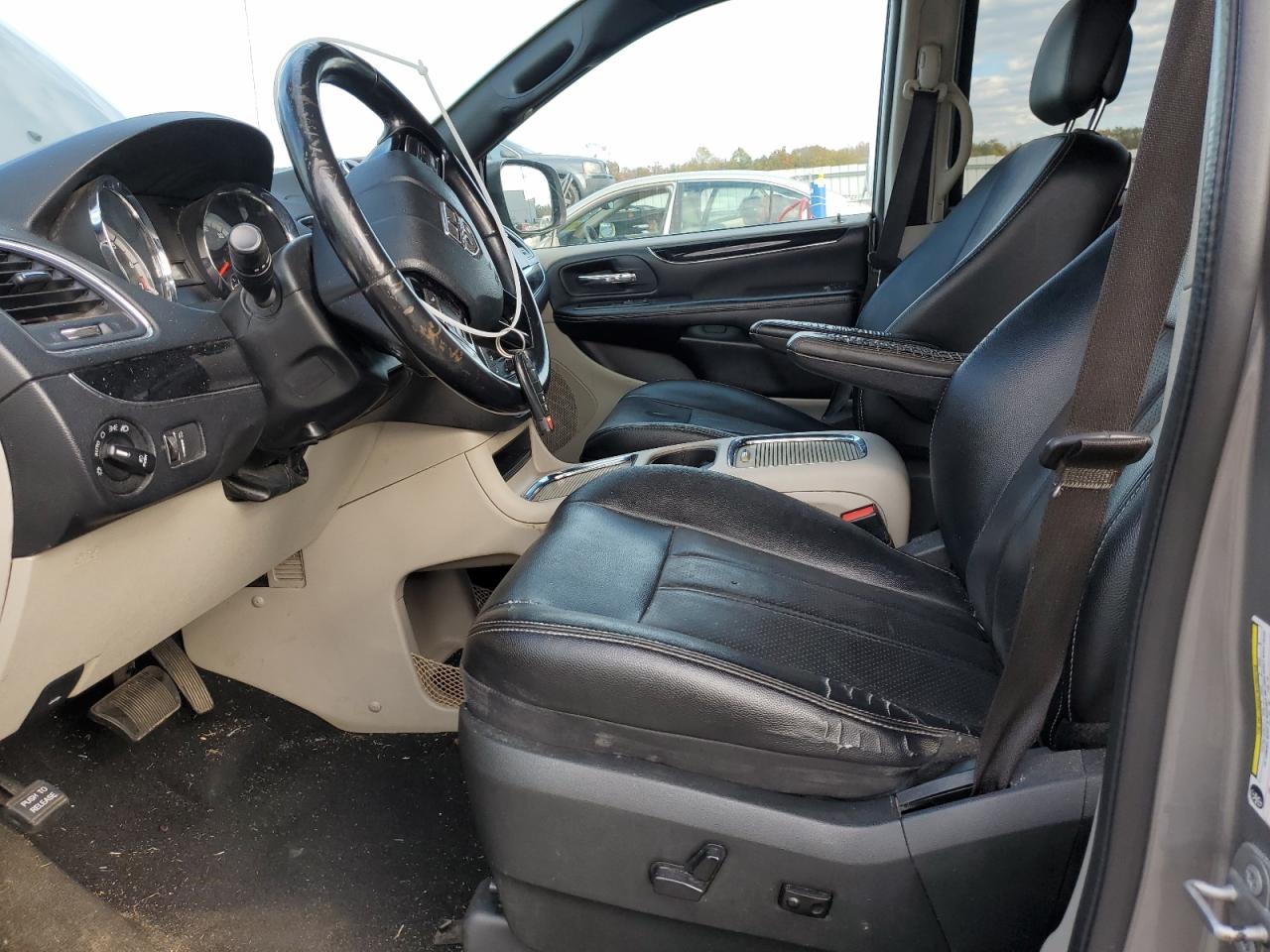 Lot #3310426971 2019 DODGE GRAND CARA