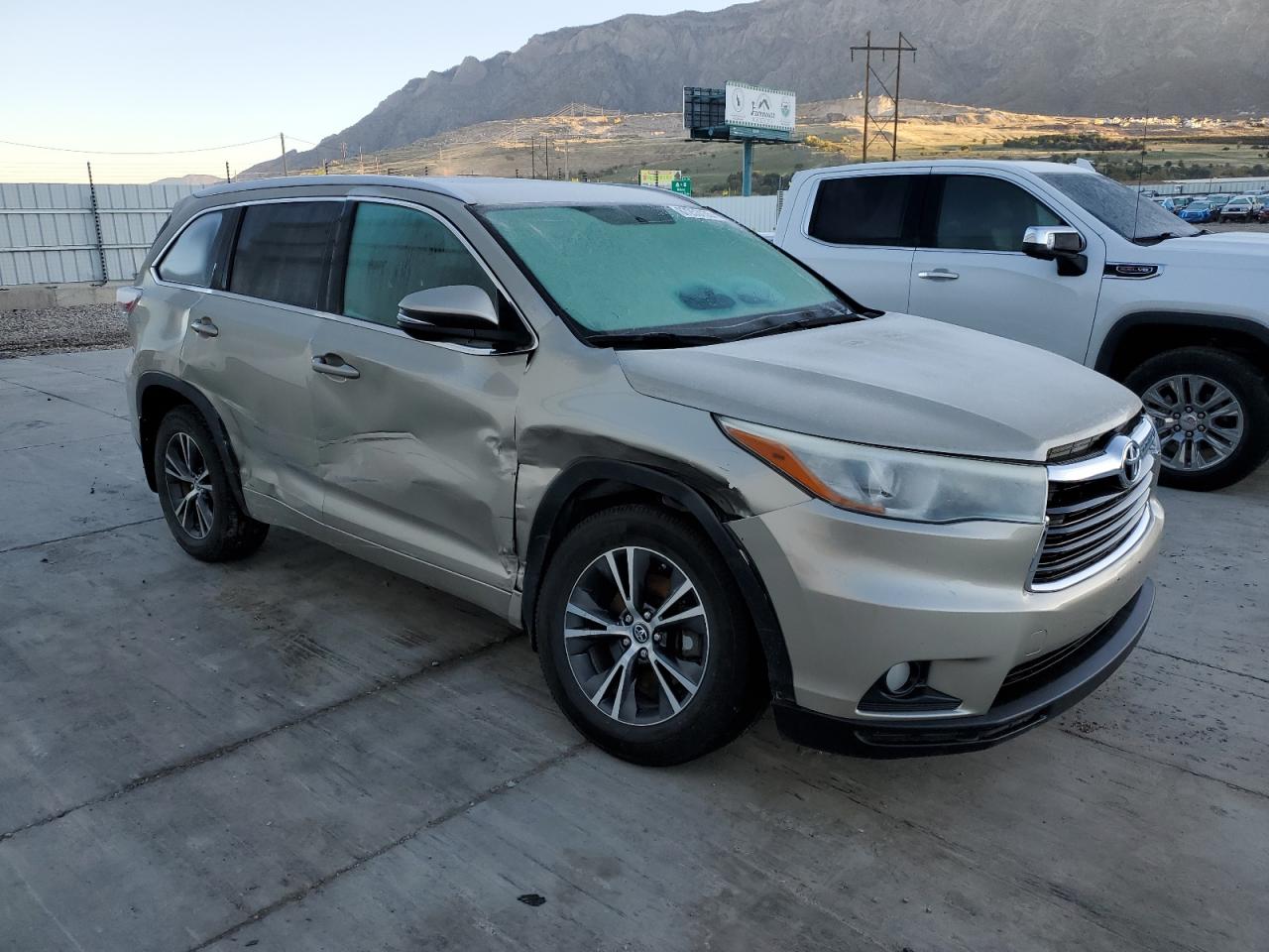 TOYOTA HIGHLANDER XLE