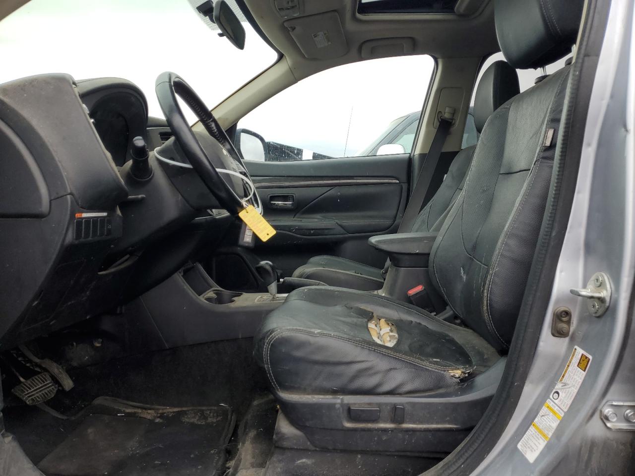 MITSUBISHI OUTLANDER SE