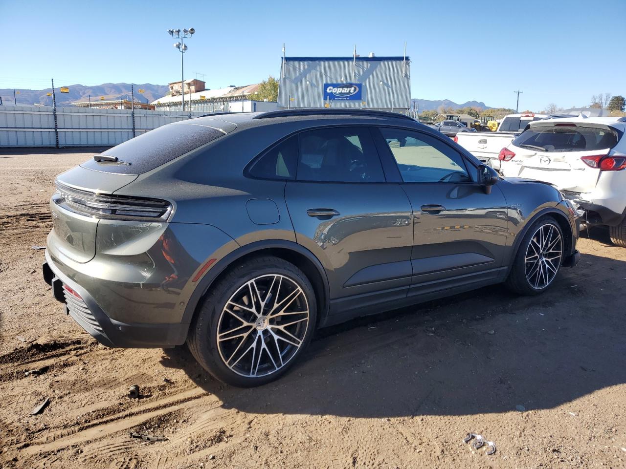 PORSCHE MACAN 4
