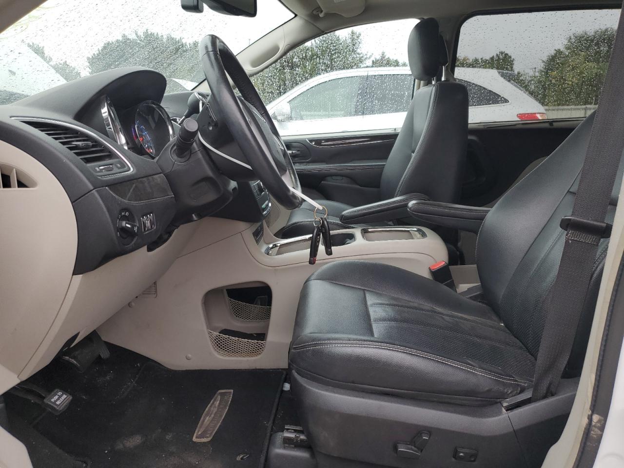 CHRYSLER TOWN & COUNTRY TOURING L