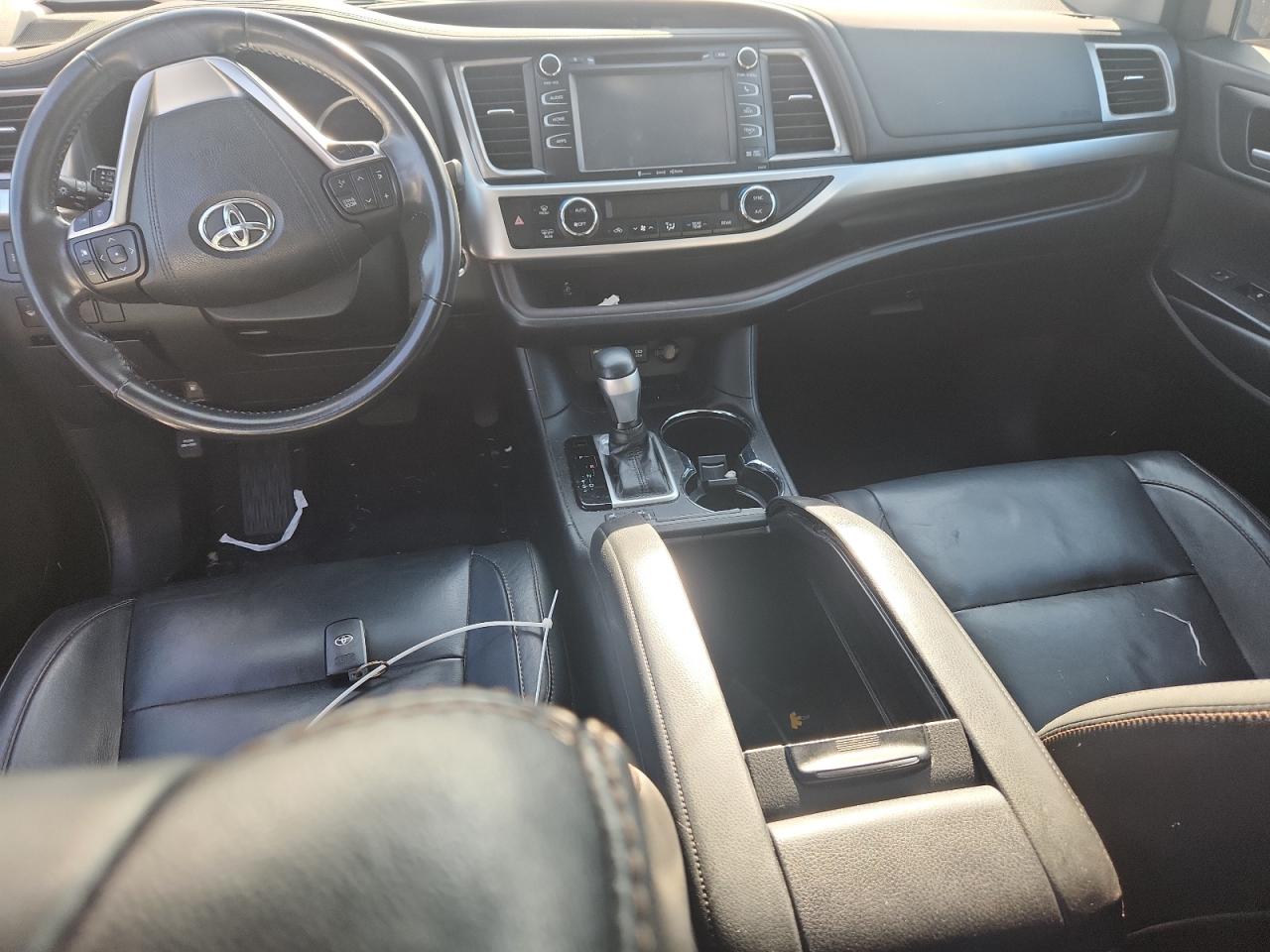 TOYOTA HIGHLANDER SE