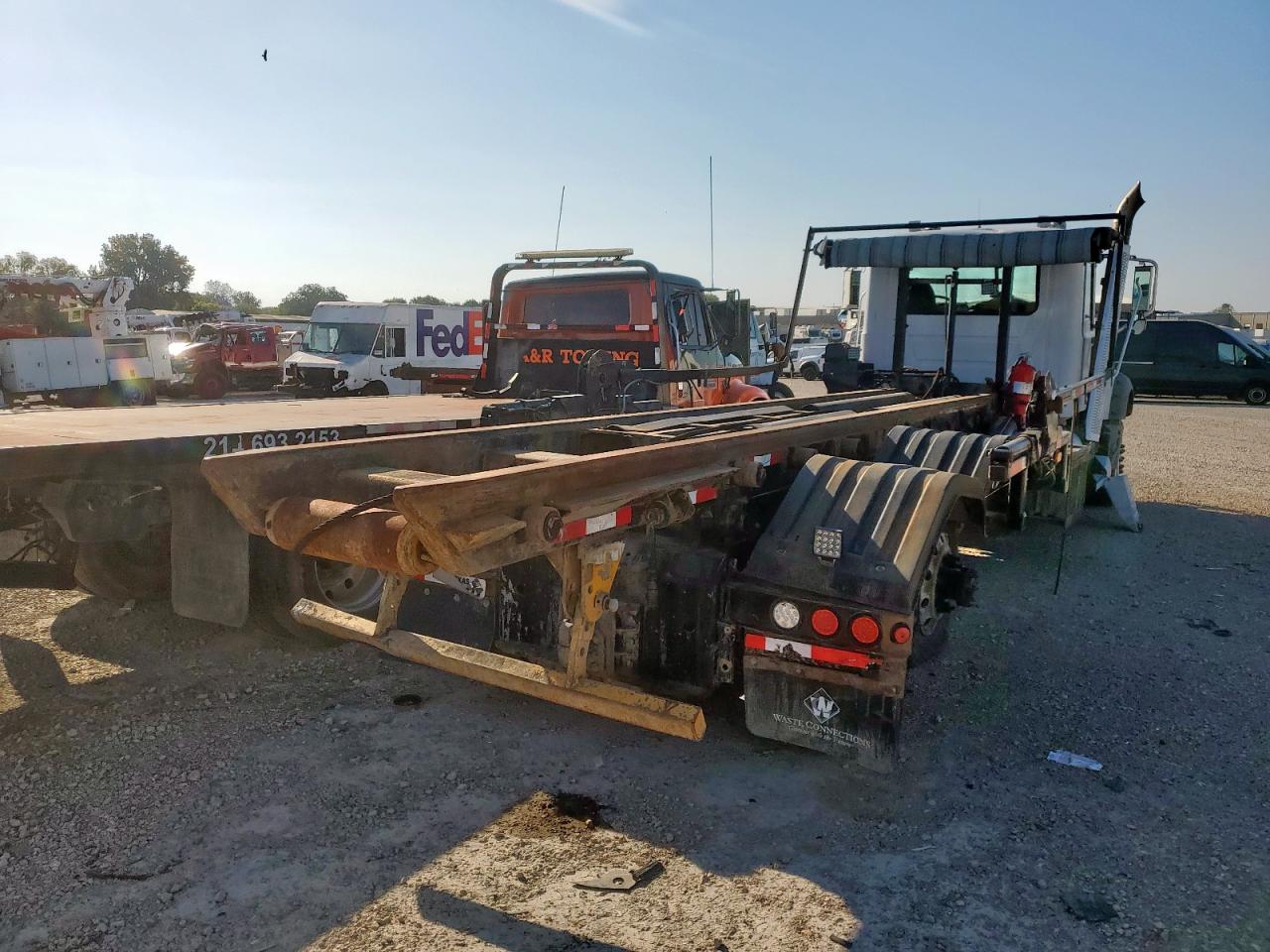 Lot #3315990080 2013 MACK 700 GU700