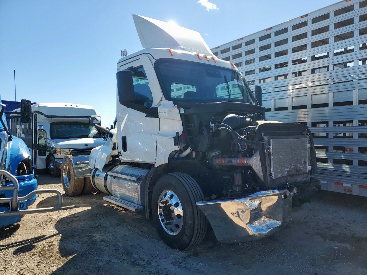 Lot #3296945870 2021 FREIGHTLINER CASCADIA 1
