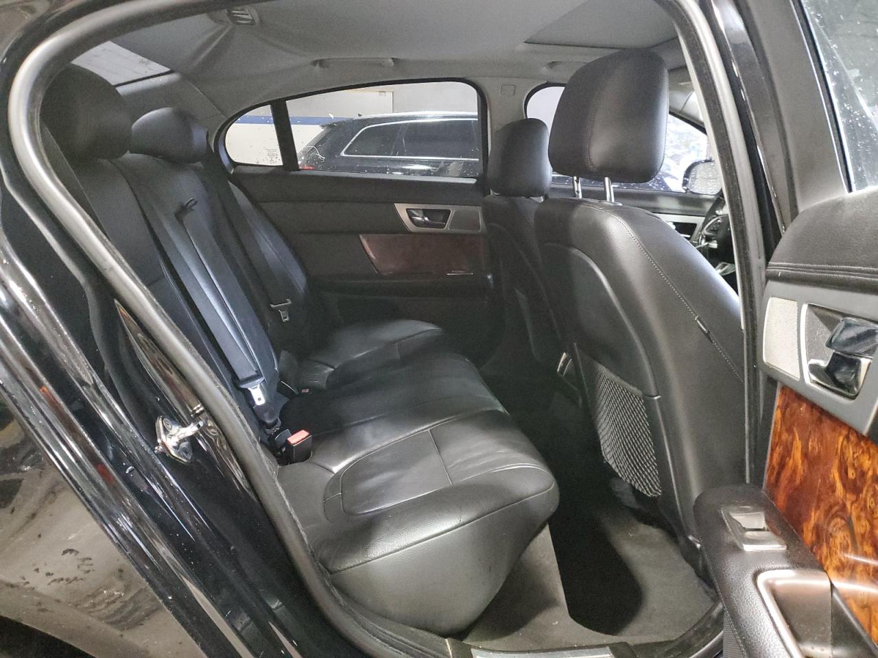 JAGUAR XF 2.0T PREMIUM