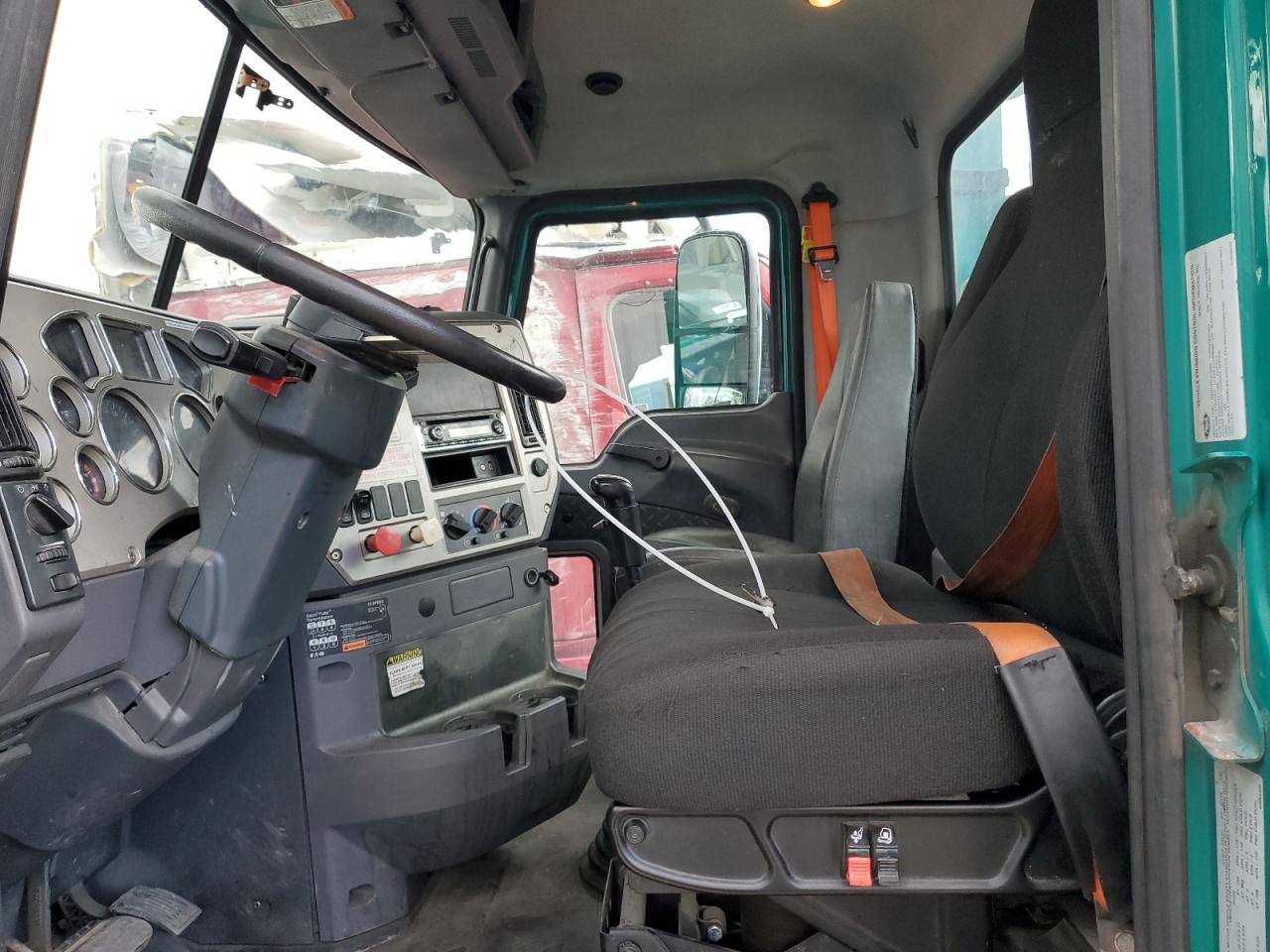 Lot #3281471009 2014 MACK CXU613