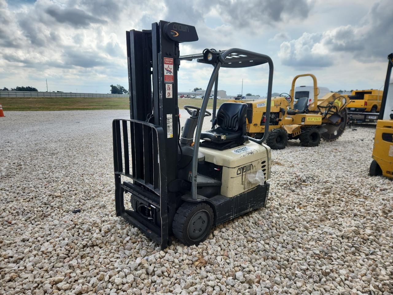 Lot #3265908102 2018 YALE ERC030VAN36TE082