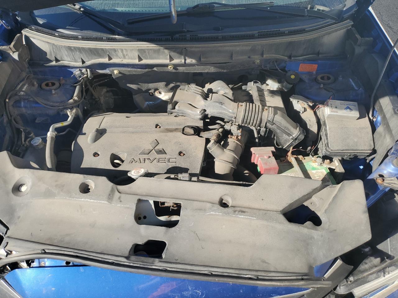 MITSUBISHI OUTLANDER SE