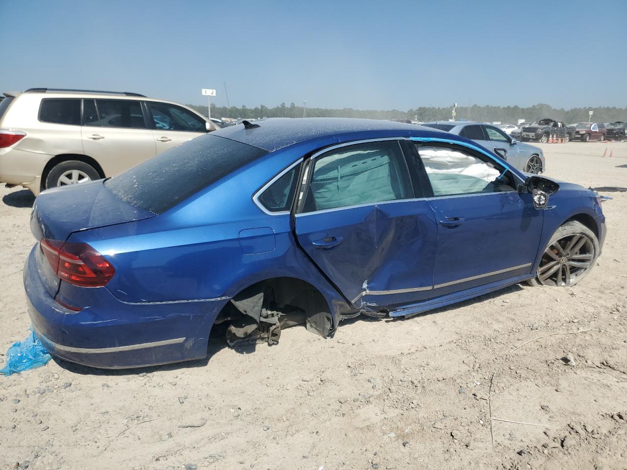 VOLKSWAGEN PASSAT R-LINE