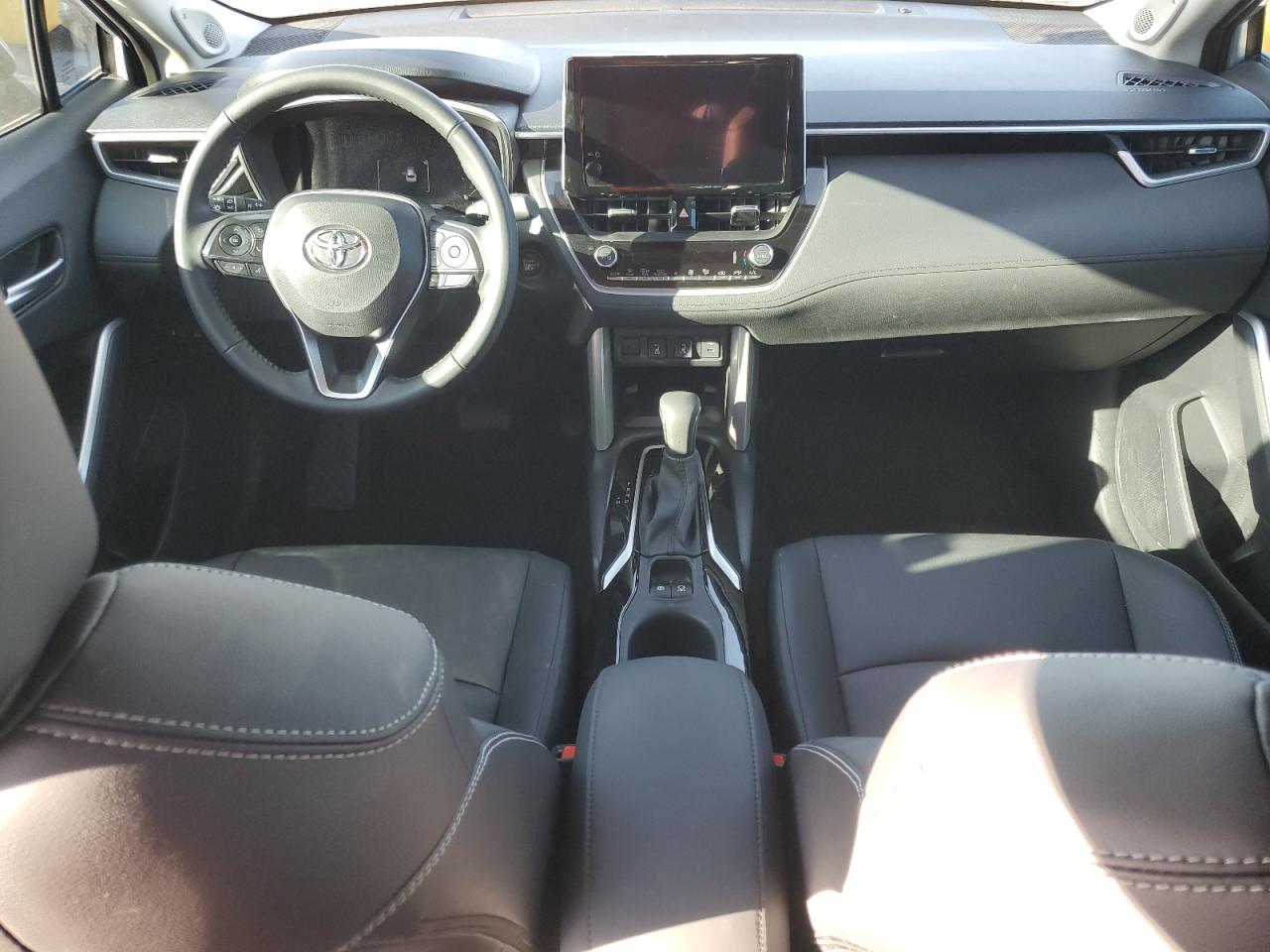 TOYOTA COROLLA CROSS XLE