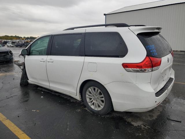 2014 TOYOTA SIENNA XLE #3273769360
