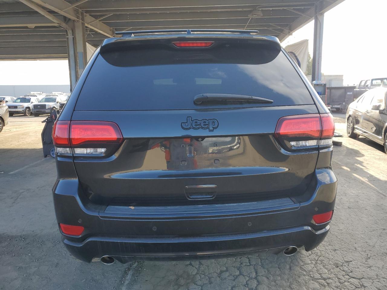 JEEP GRAND CHEROKEE LAREDO