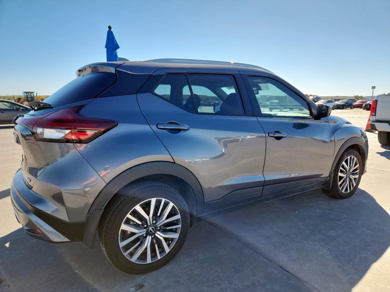 NISSAN KICKS SV
