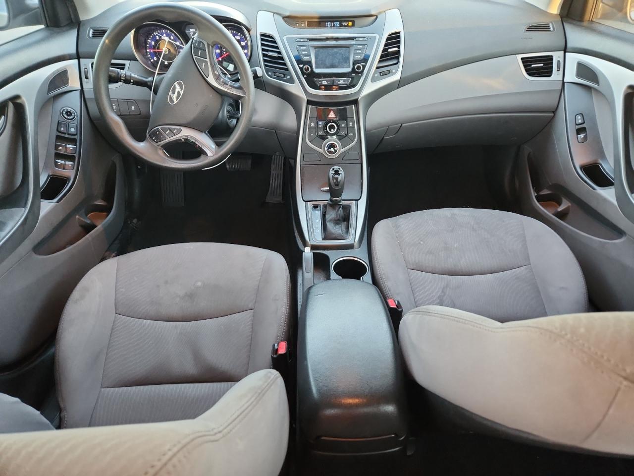 HYUNDAI ELANTRA SE